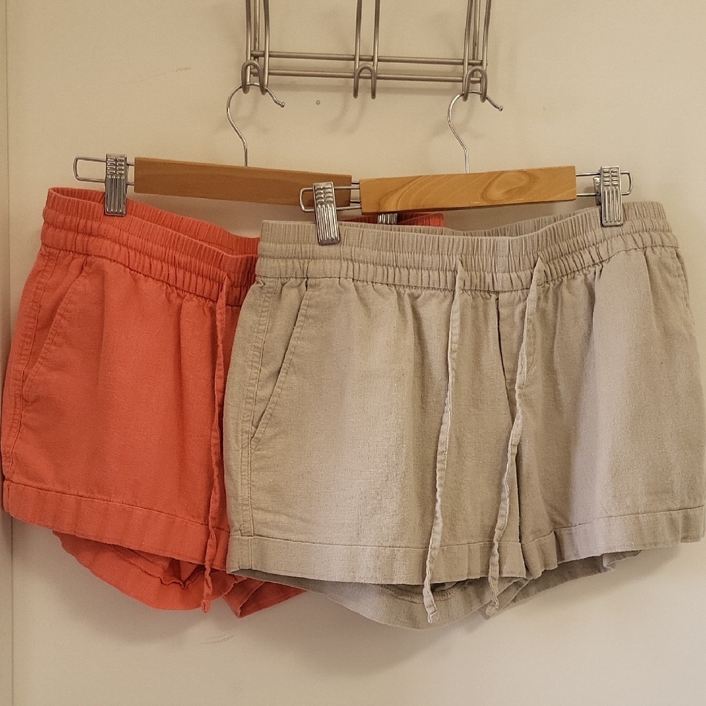 Bundle!2 Pairs Size Small Old Navy Shorts.